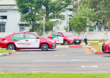 Luyện thi s&acirc;n thi s&aacute;t hạch